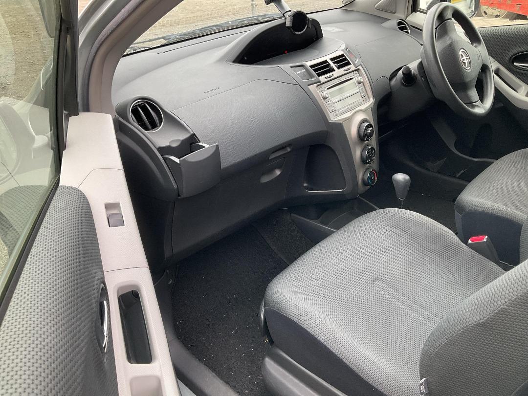 Photo '17' of Toyota Vitz Photo '17' of Toyota Vitz