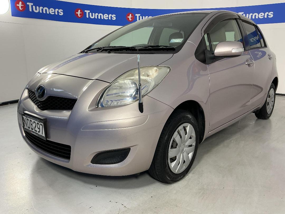 Photo '4' of Toyota Vitz