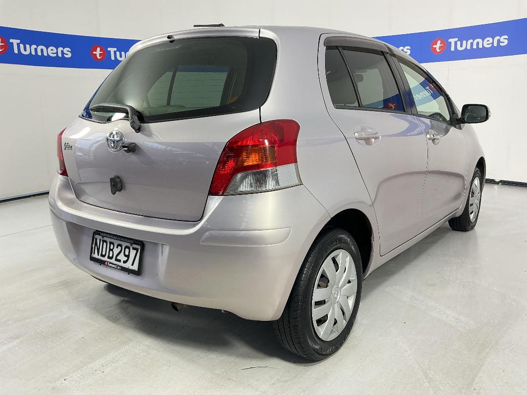 Photo '7' of Toyota Vitz