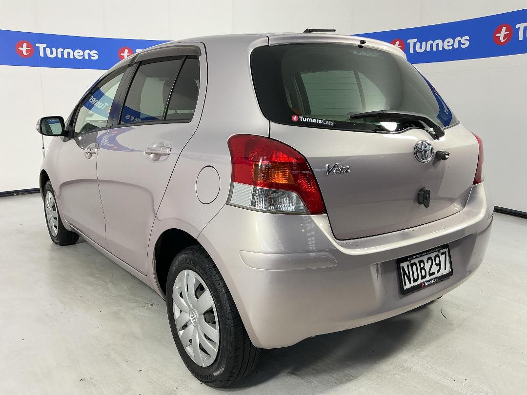 Photo '5' of Toyota Vitz