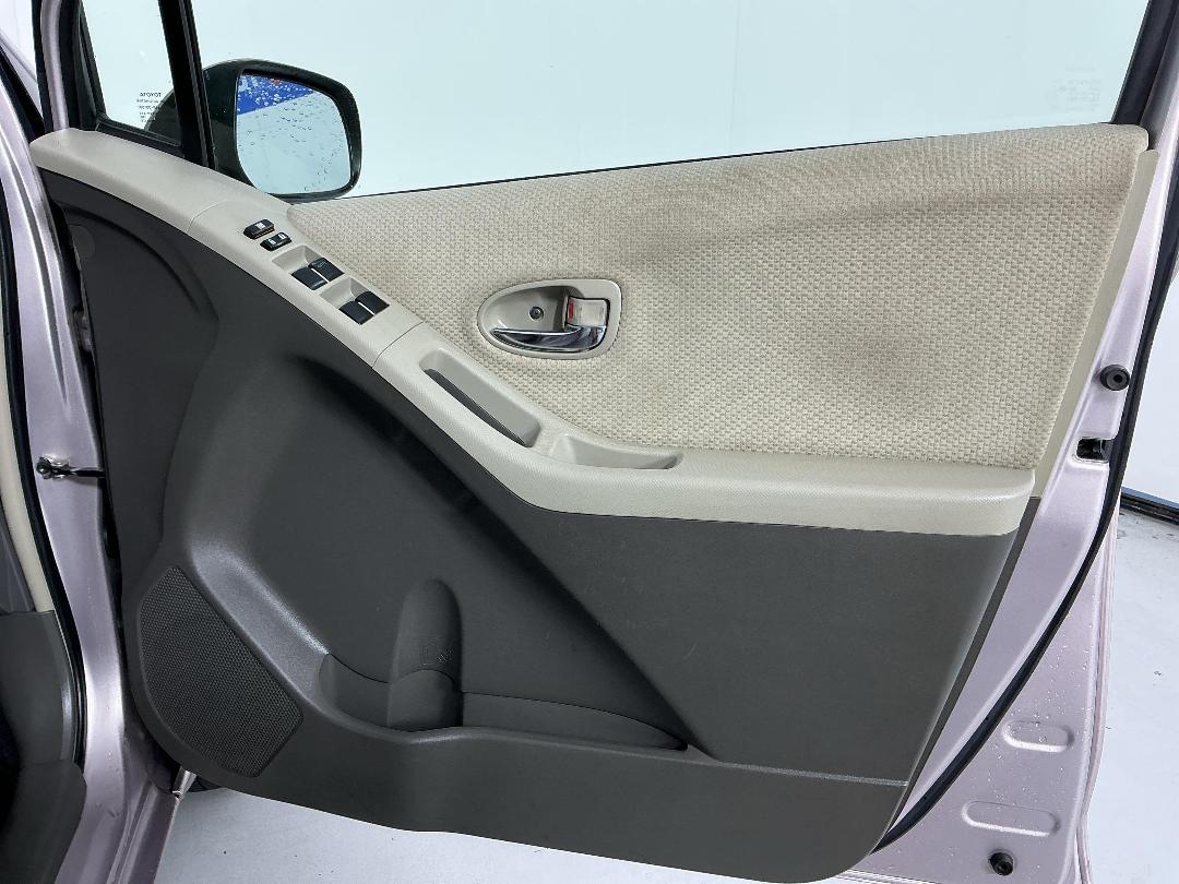 Photo '15' of Toyota Vitz