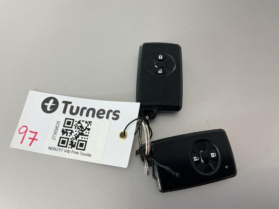 Photo '22' of Toyota Vitz