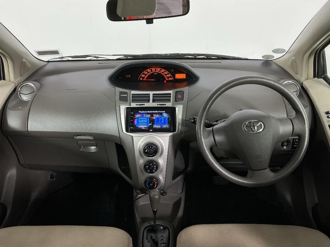 Photo '17' of Toyota Vitz