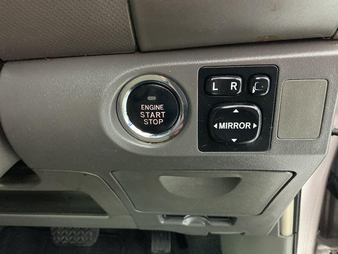 Photo '24' of Toyota Vitz