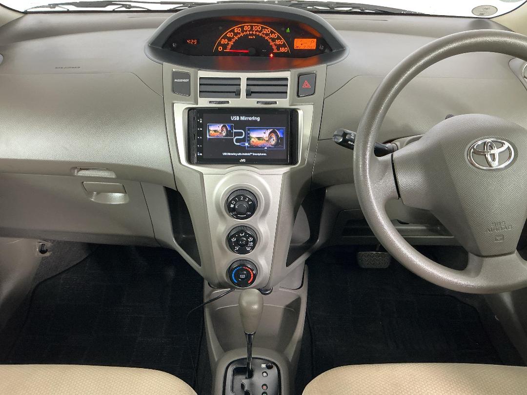 Photo '18' of Toyota Vitz