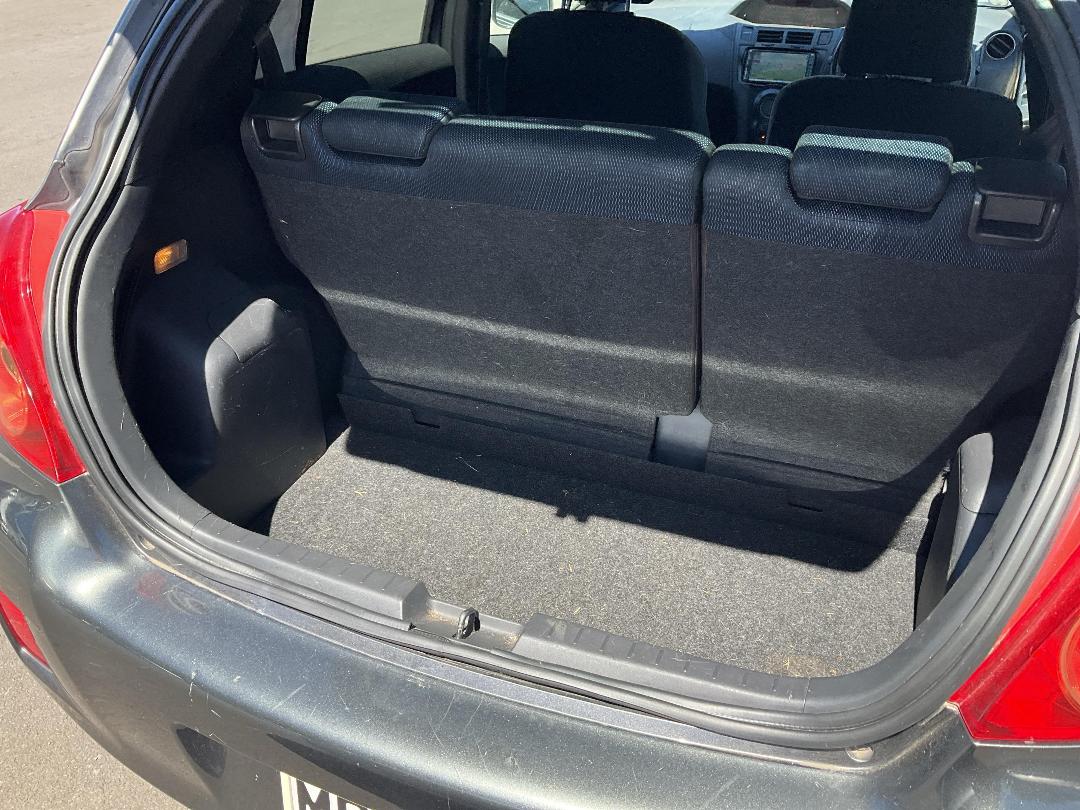 Photo '5' of Toyota Vitz