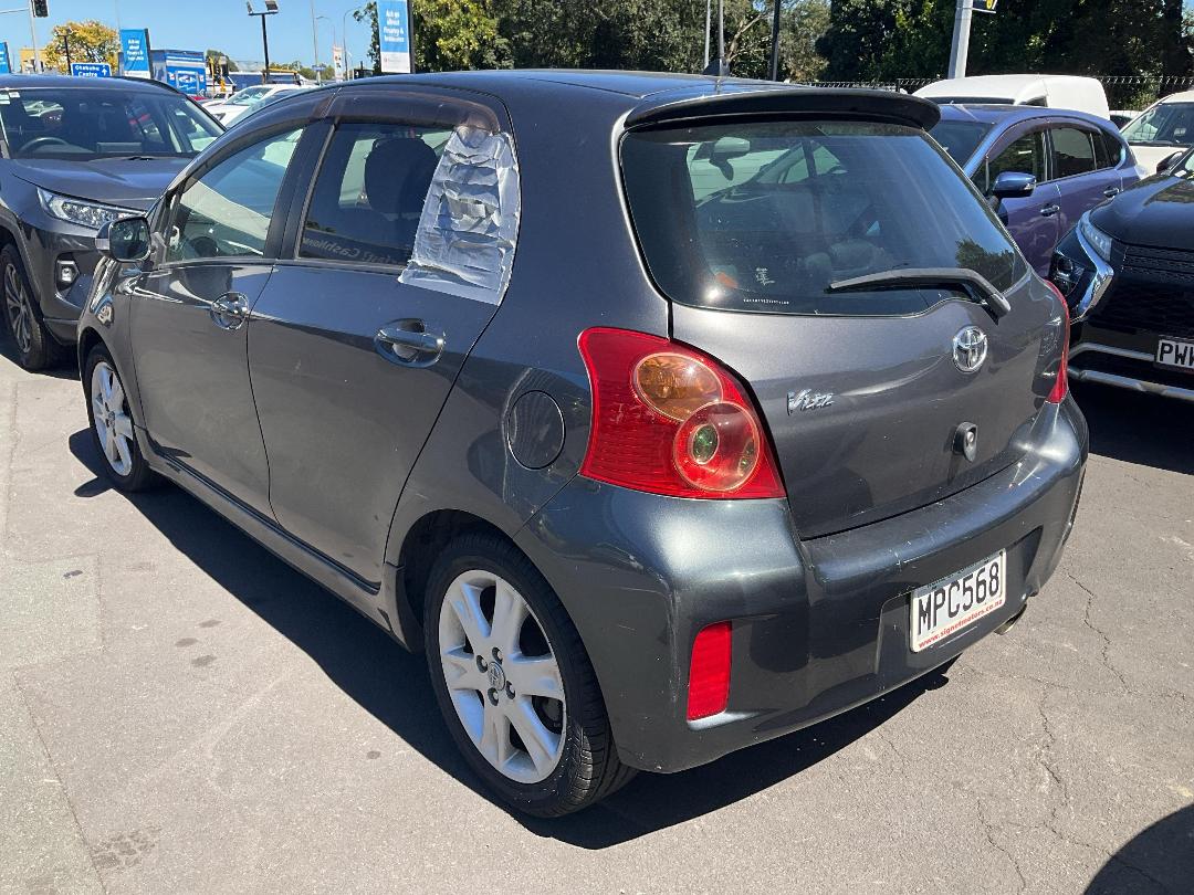 Photo '4' of Toyota Vitz