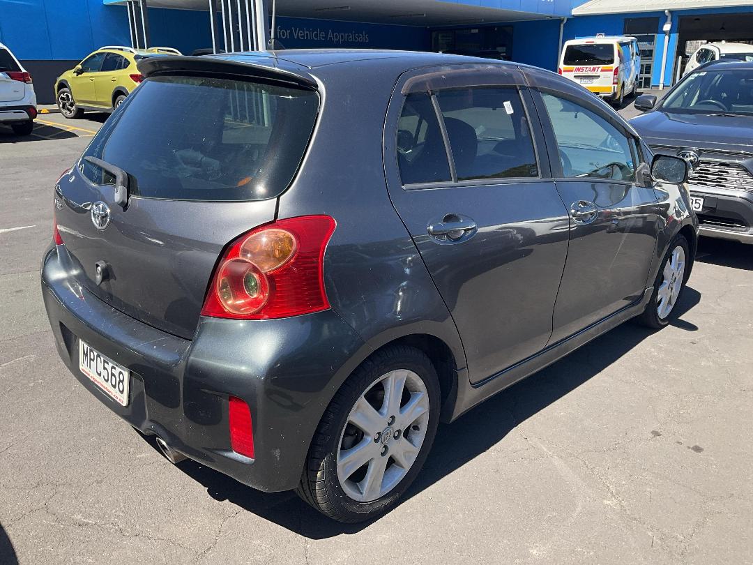 Photo '3' of Toyota Vitz