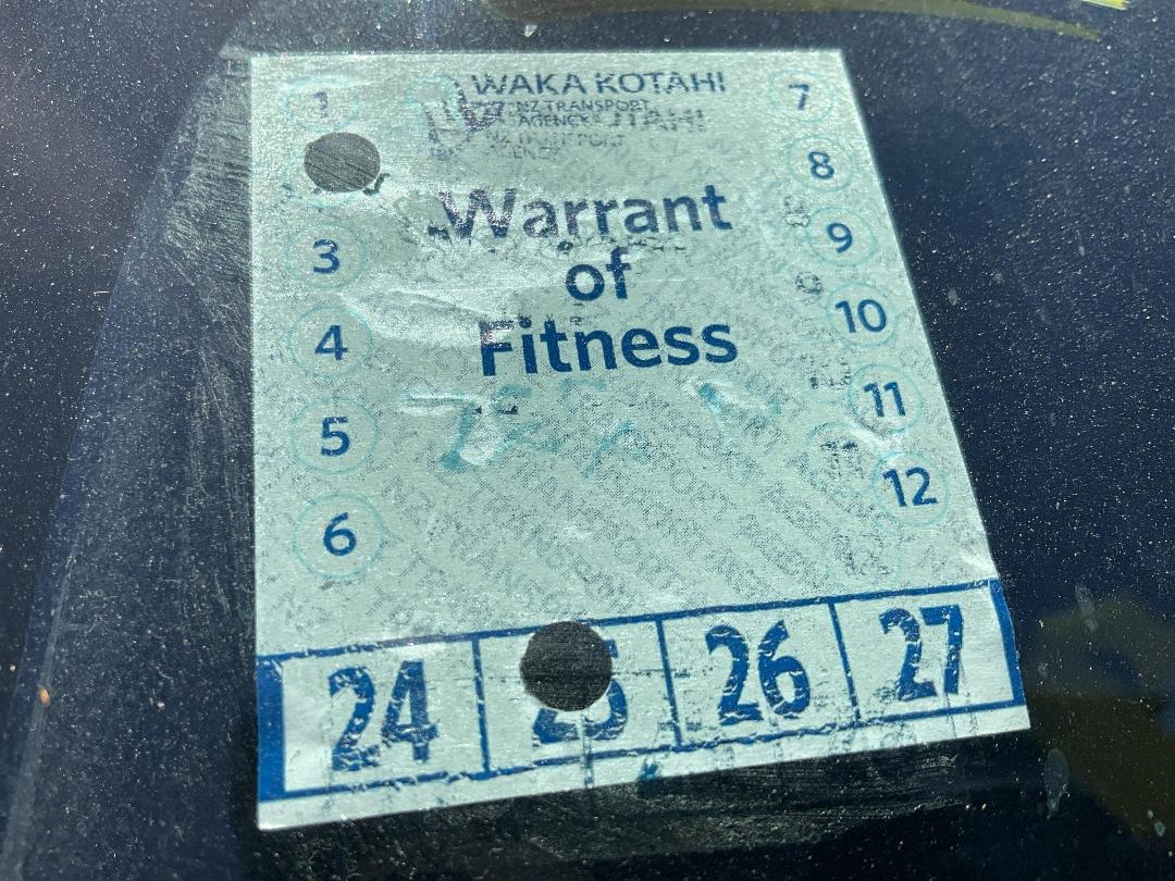 Photo '10' of Toyota Vitz