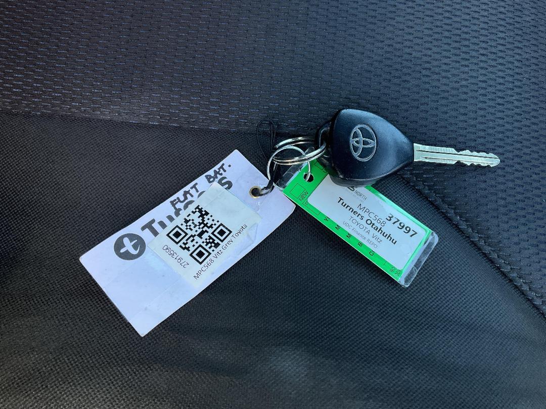 Photo '14' of Toyota Vitz