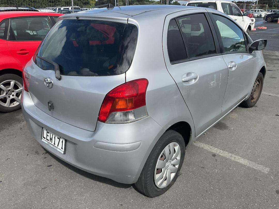 Photo '4' of Toyota Vitz Photo '4' of Toyota Vitz