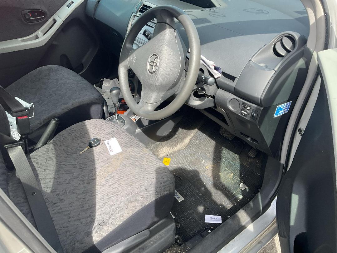 Photo '13' of Toyota Vitz Photo '13' of Toyota Vitz