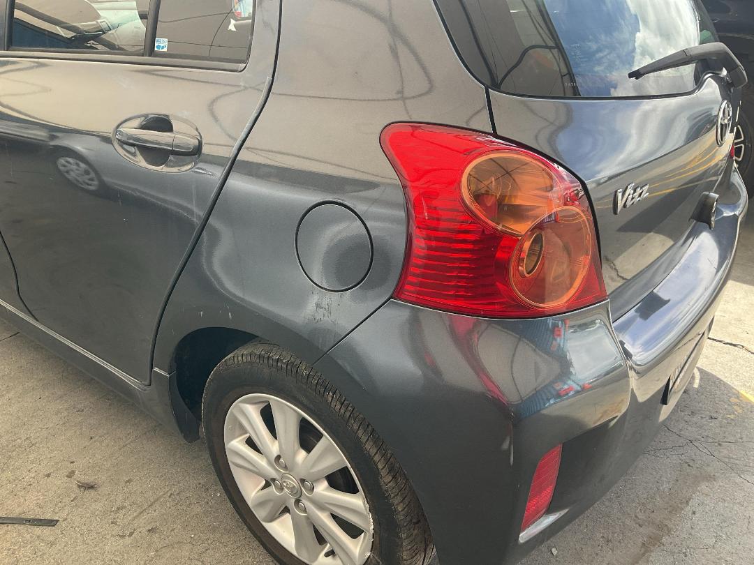 Photo '5' of Toyota Vitz