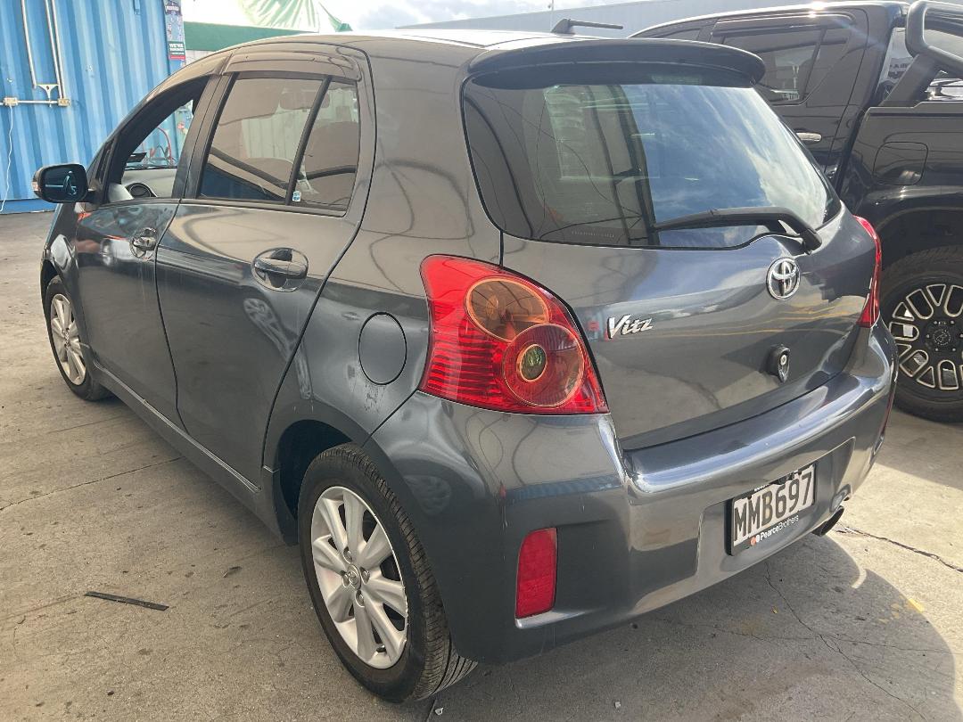 Photo '3' of Toyota Vitz