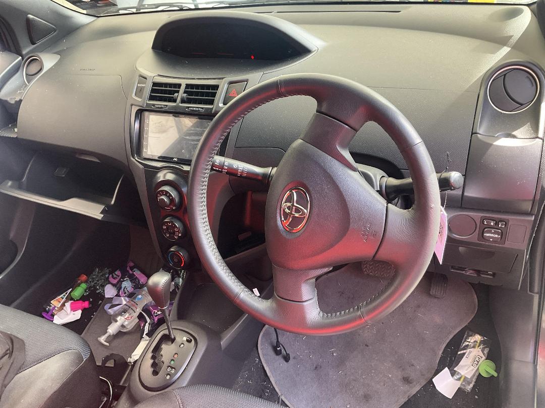 Photo '24' of Toyota Vitz