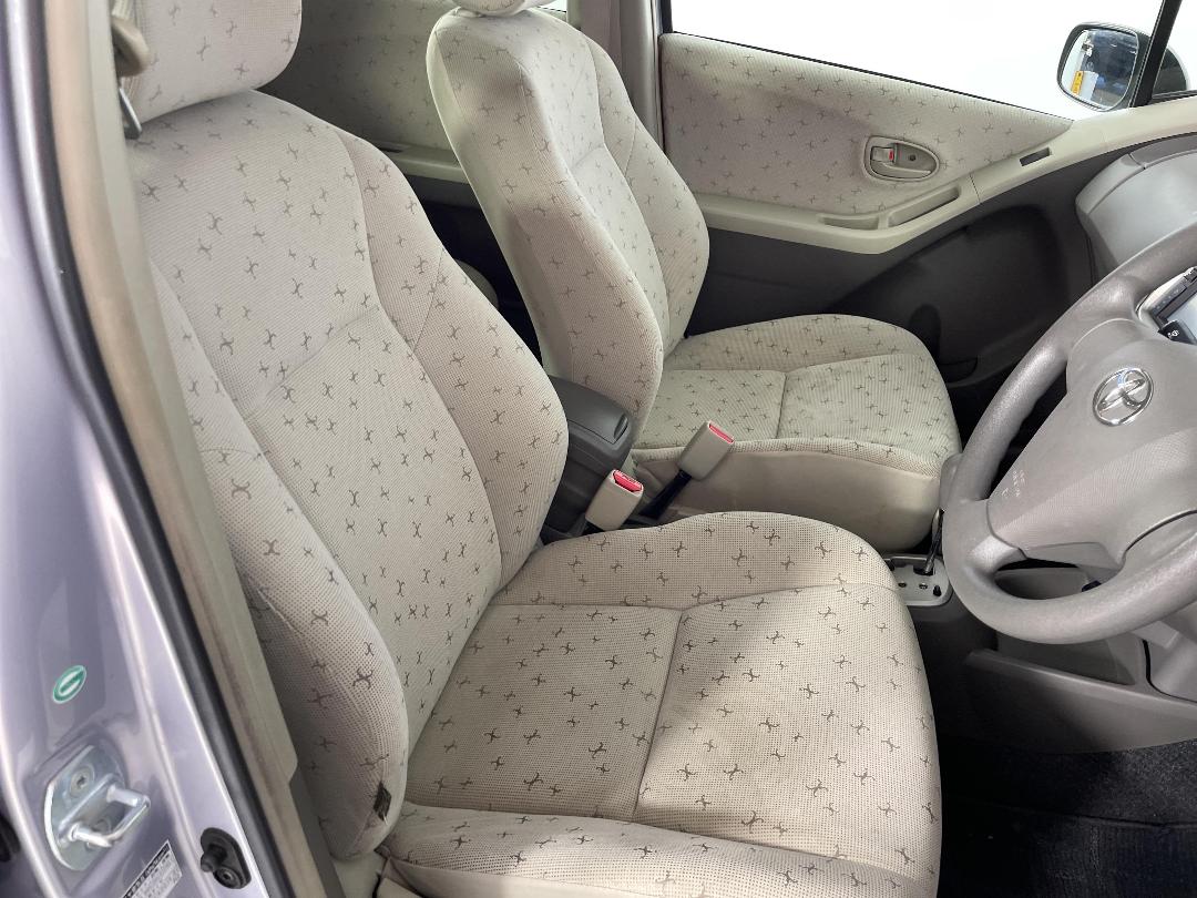 Photo '16' of Toyota Vitz Photo '16' of Toyota Vitz