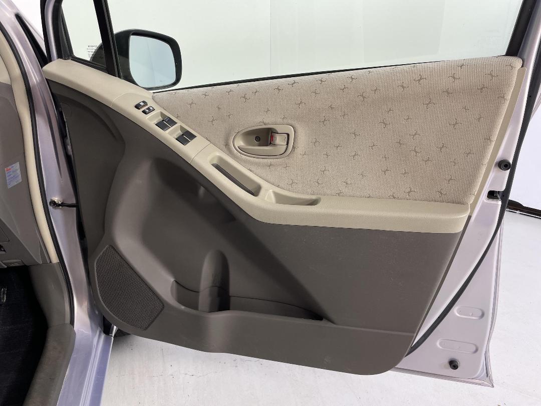 Photo '15' of Toyota Vitz Photo '15' of Toyota Vitz