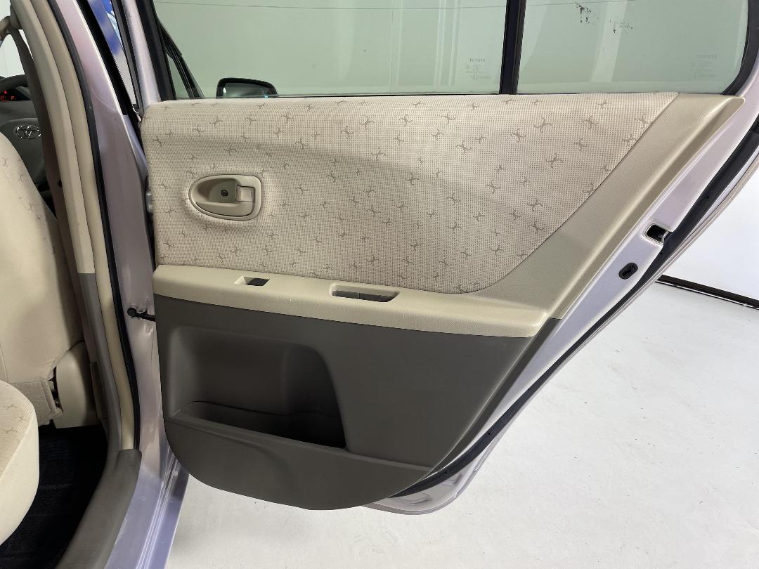 Photo '19' of Toyota Vitz Photo '19' of Toyota Vitz