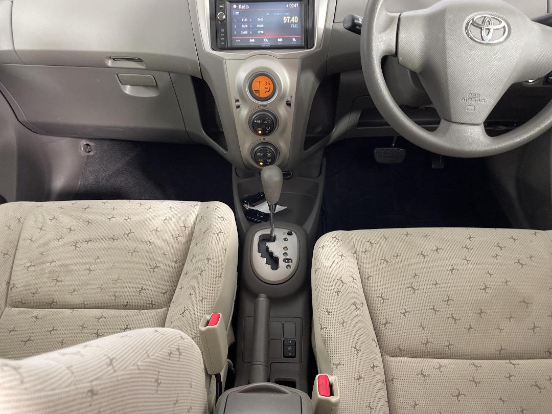 Photo '18' of Toyota Vitz Photo '18' of Toyota Vitz