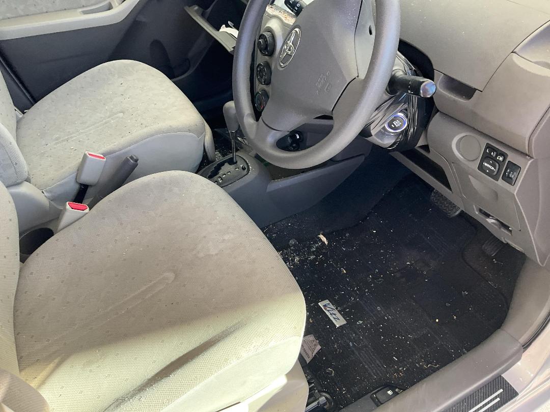 Photo '8' of Toyota Vitz