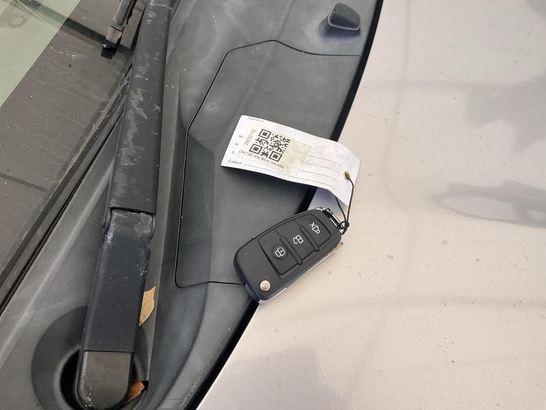 Photo '13' of Toyota Vitz