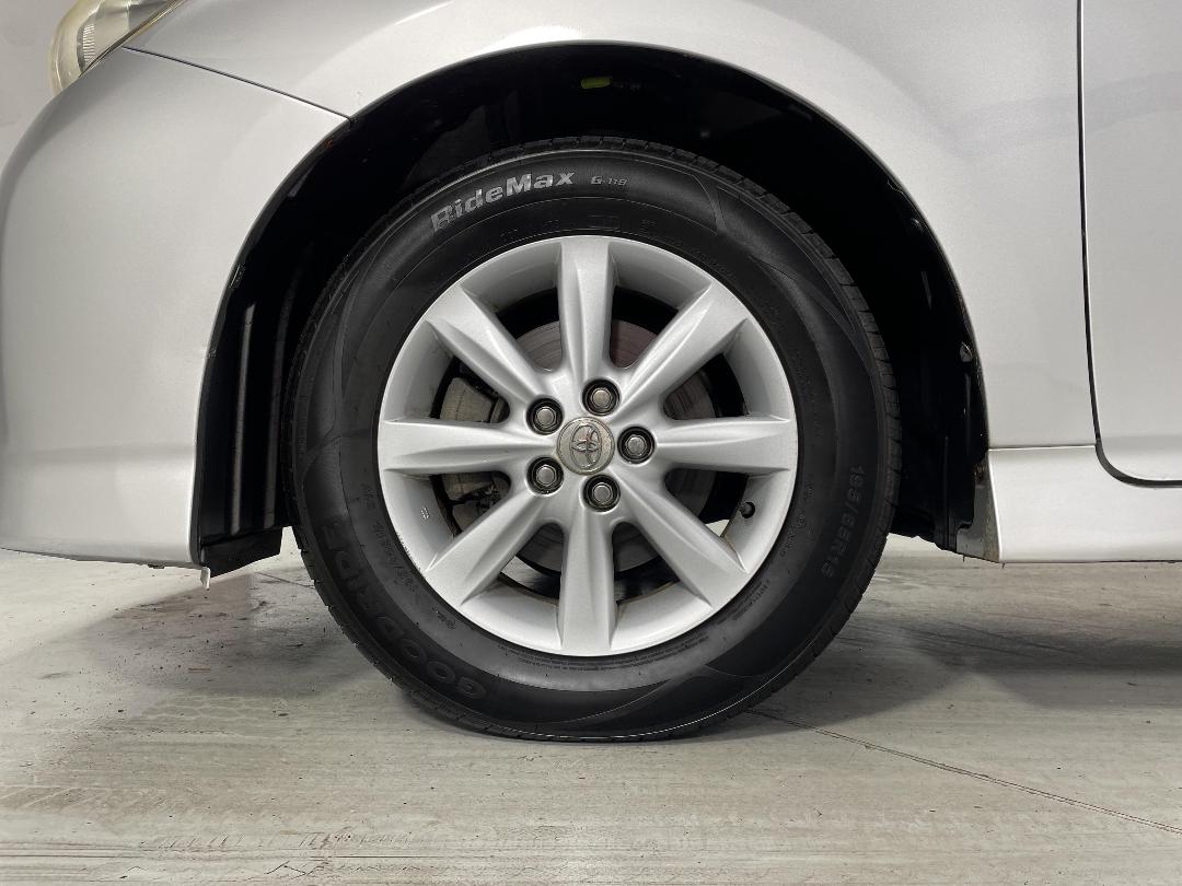 Photo '10' of Toyota Wish Photo '10' of Toyota Wish