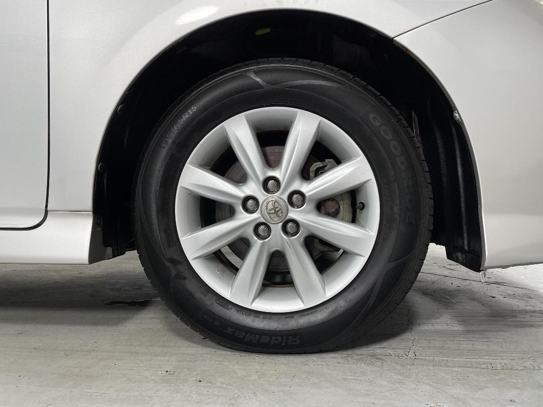 Photo '9' of Toyota Wish Photo '9' of Toyota Wish