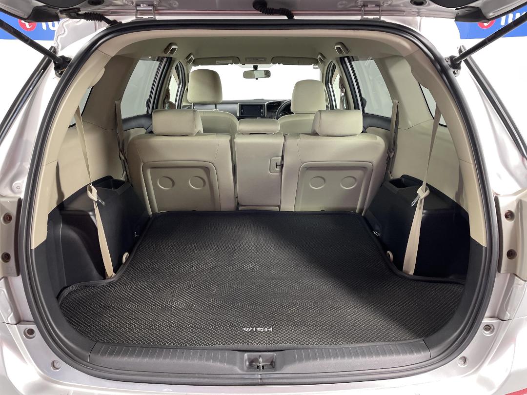 Photo '14' of Toyota Wish Photo '14' of Toyota Wish