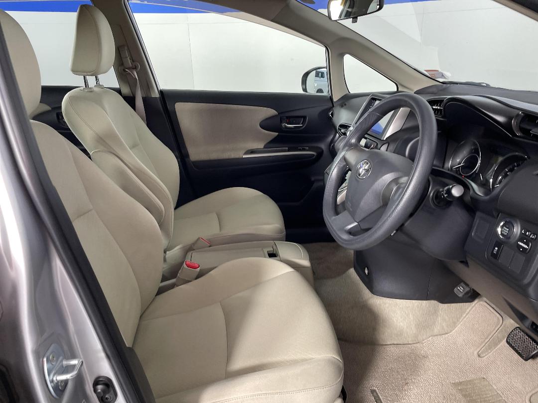 Photo '16' of Toyota Wish Photo '16' of Toyota Wish