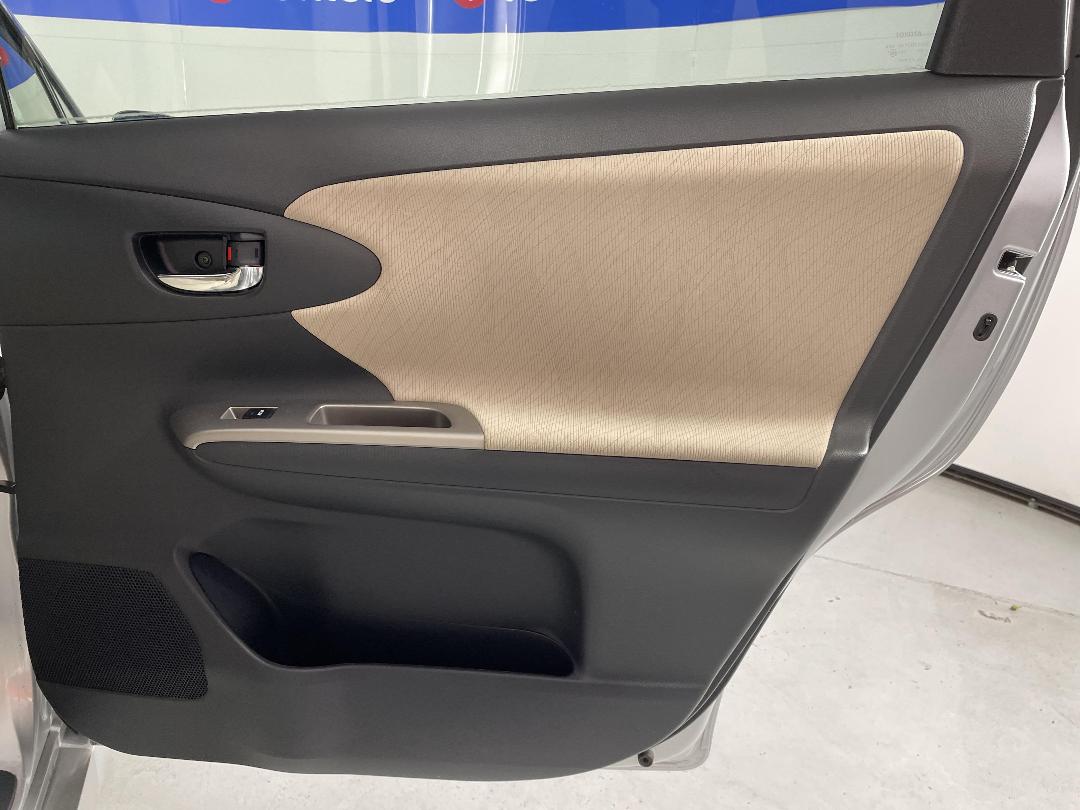 Photo '19' of Toyota Wish Photo '19' of Toyota Wish