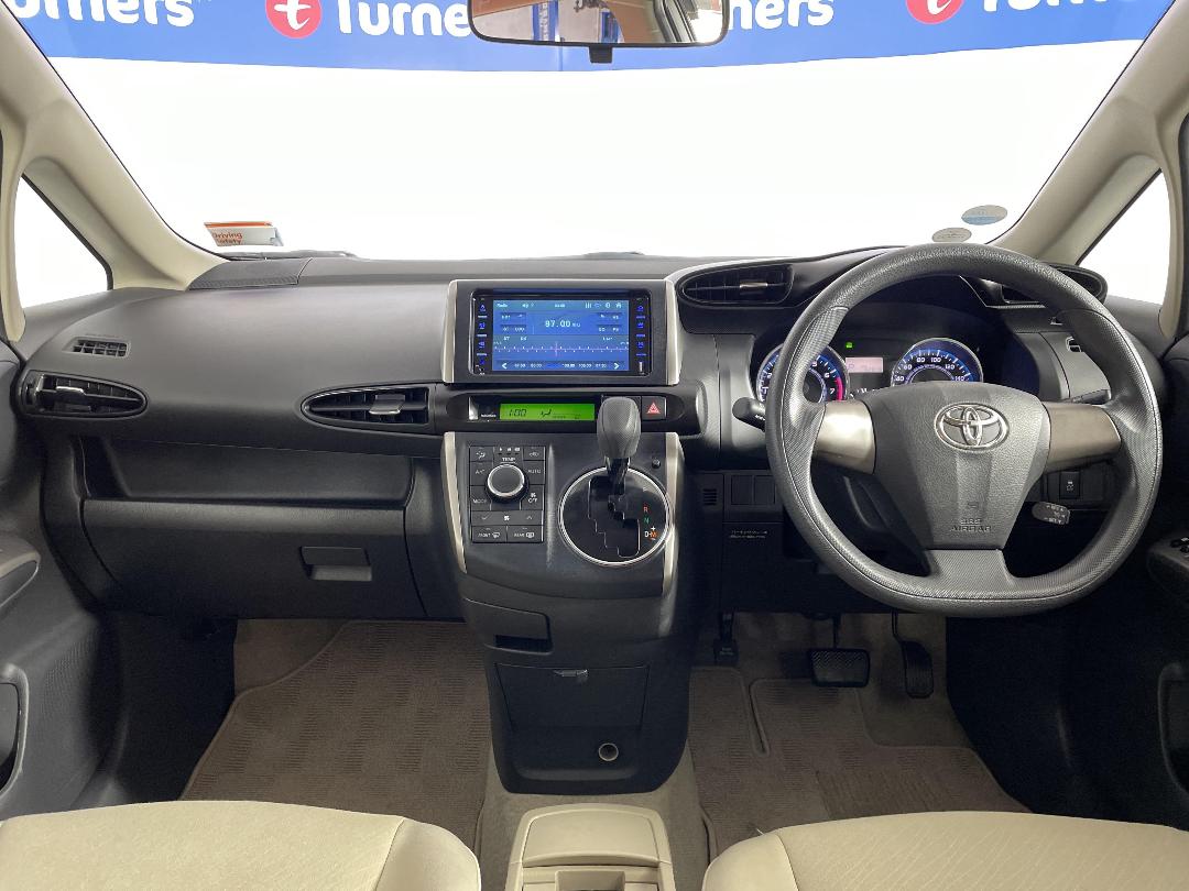 Photo '17' of Toyota Wish Photo '17' of Toyota Wish