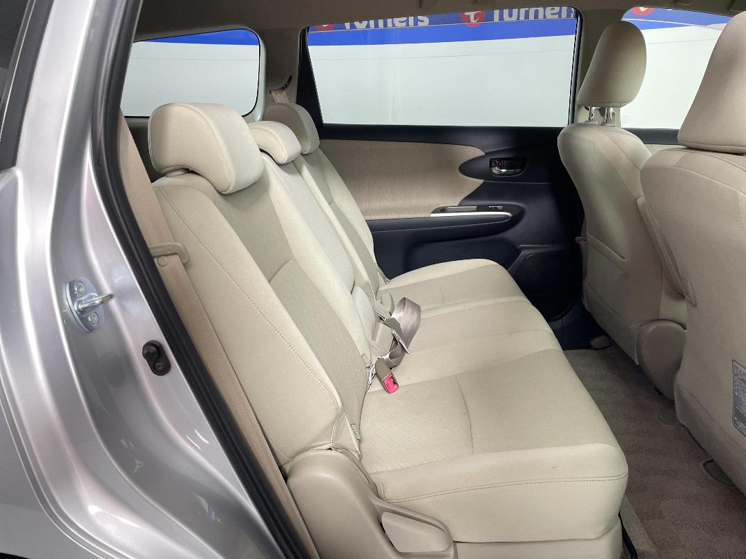 Photo '20' of Toyota Wish Photo '20' of Toyota Wish