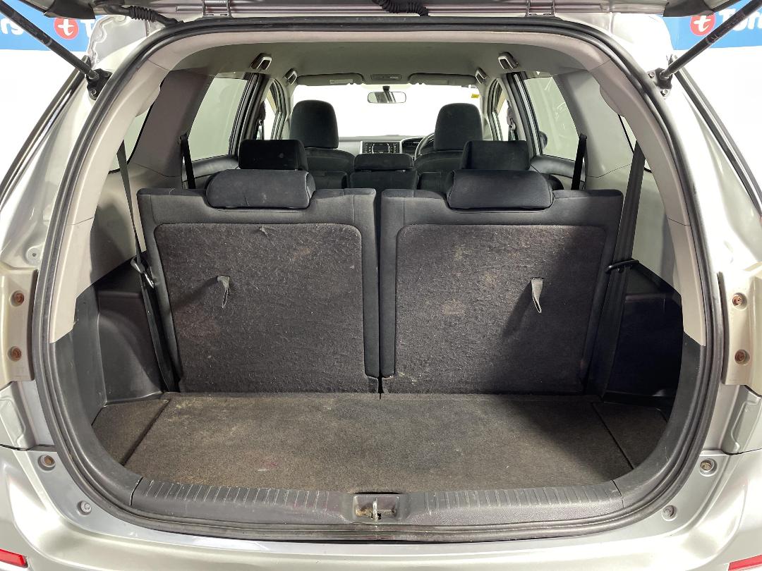 Photo '14' of Toyota Wish Photo '14' of Toyota Wish