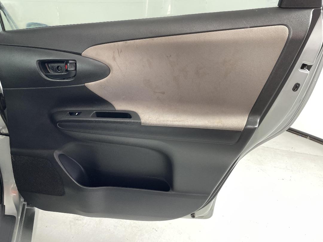 Photo '19' of Toyota Wish Photo '19' of Toyota Wish