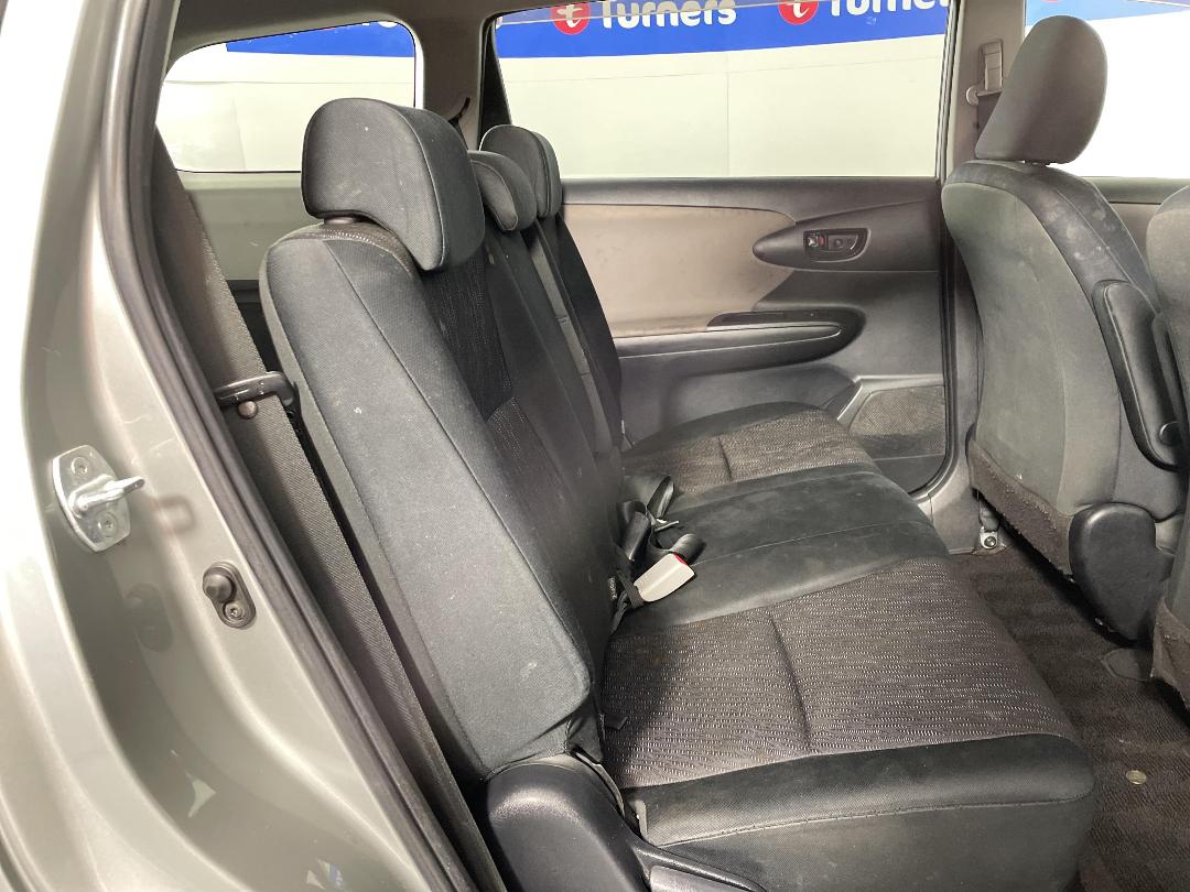 Photo '20' of Toyota Wish Photo '20' of Toyota Wish