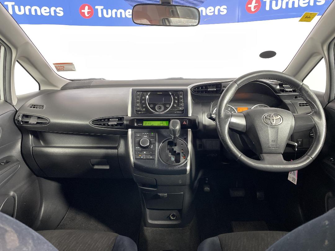 Photo '17' of Toyota Wish Photo '17' of Toyota Wish