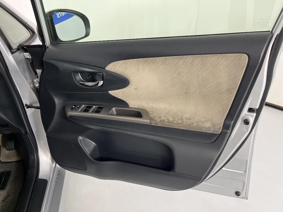 Photo '15' of Toyota Wish