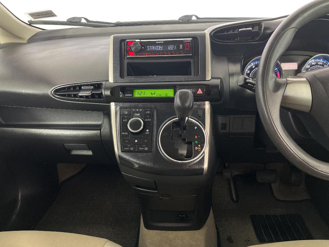 Photo '18' of Toyota Wish