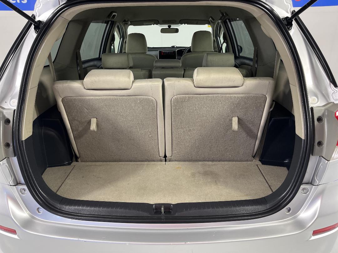 Photo '23' of Toyota Wish