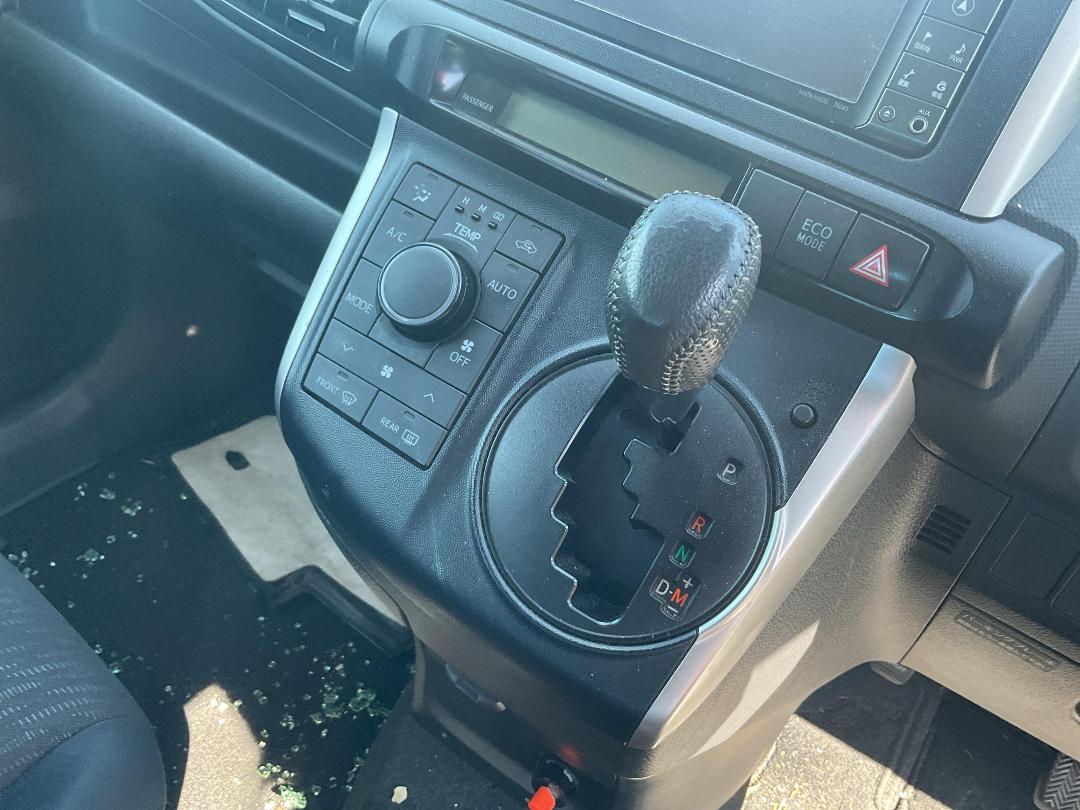 Photo '15' of Toyota Wish Photo '15' of Toyota Wish