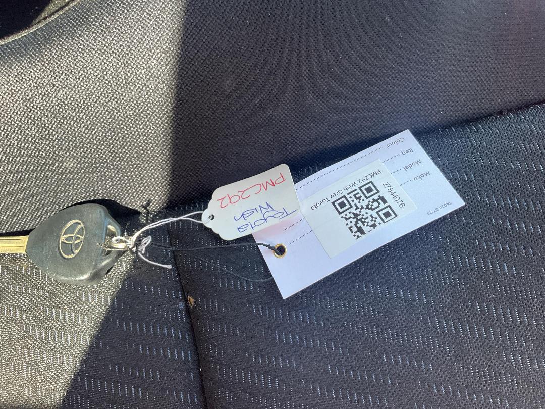 Photo '16' of Toyota Wish Photo '16' of Toyota Wish