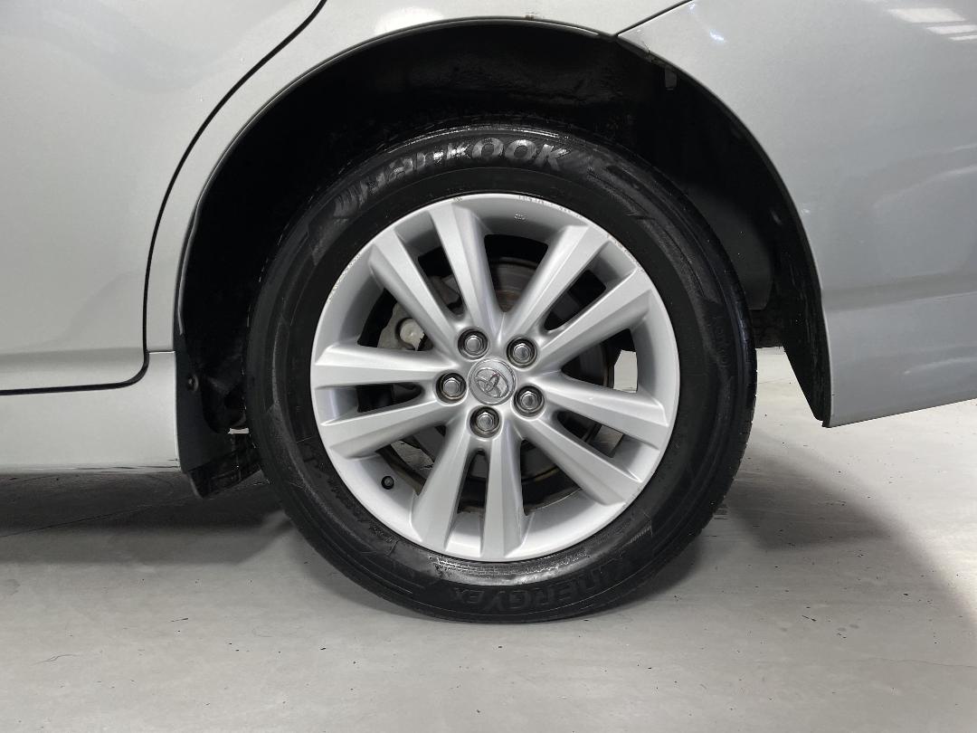 Photo '11' of Toyota Wish Photo '11' of Toyota Wish