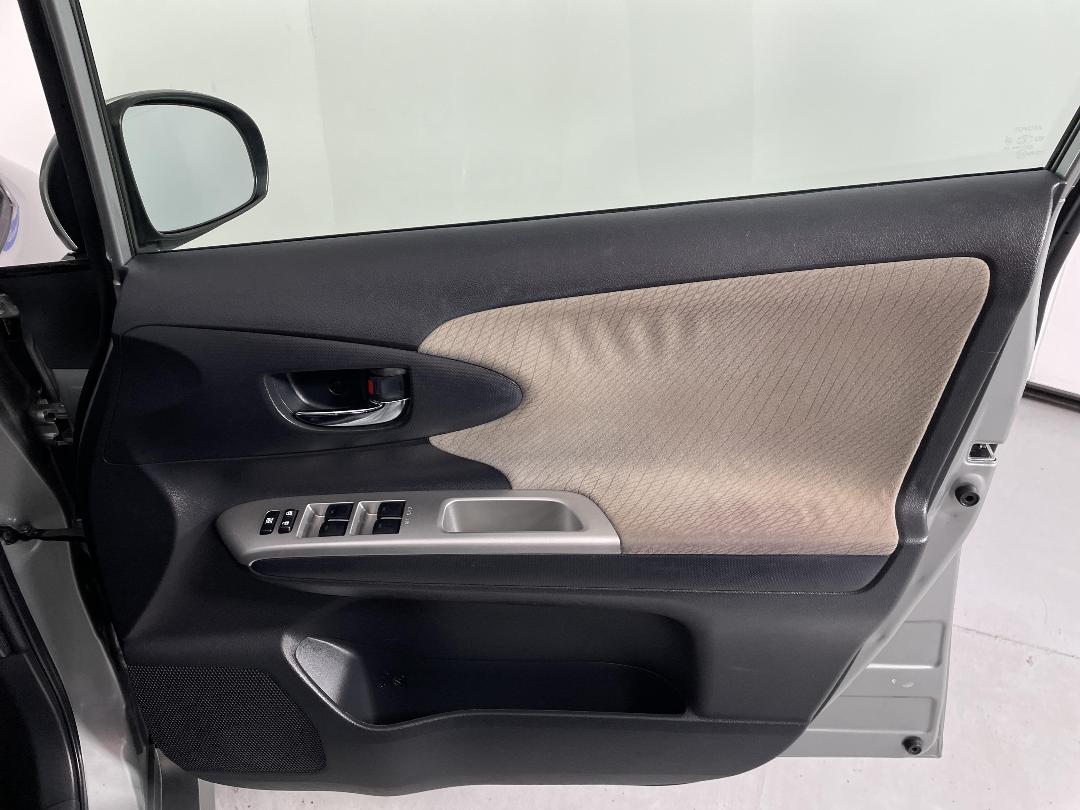 Photo '15' of Toyota Wish Photo '15' of Toyota Wish