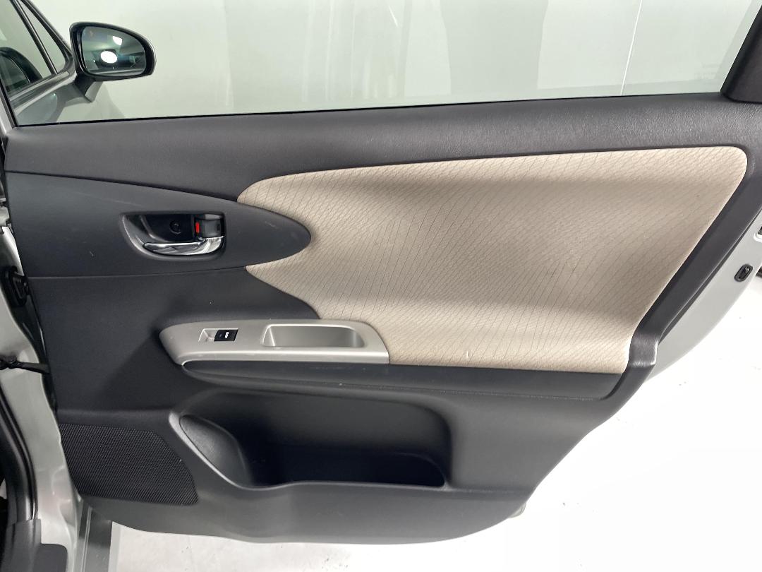 Photo '19' of Toyota Wish Photo '19' of Toyota Wish