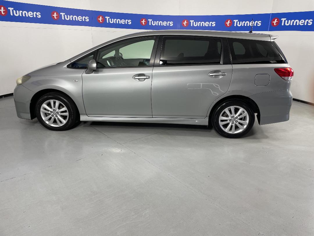 Photo '24' of Toyota Wish Photo '24' of Toyota Wish