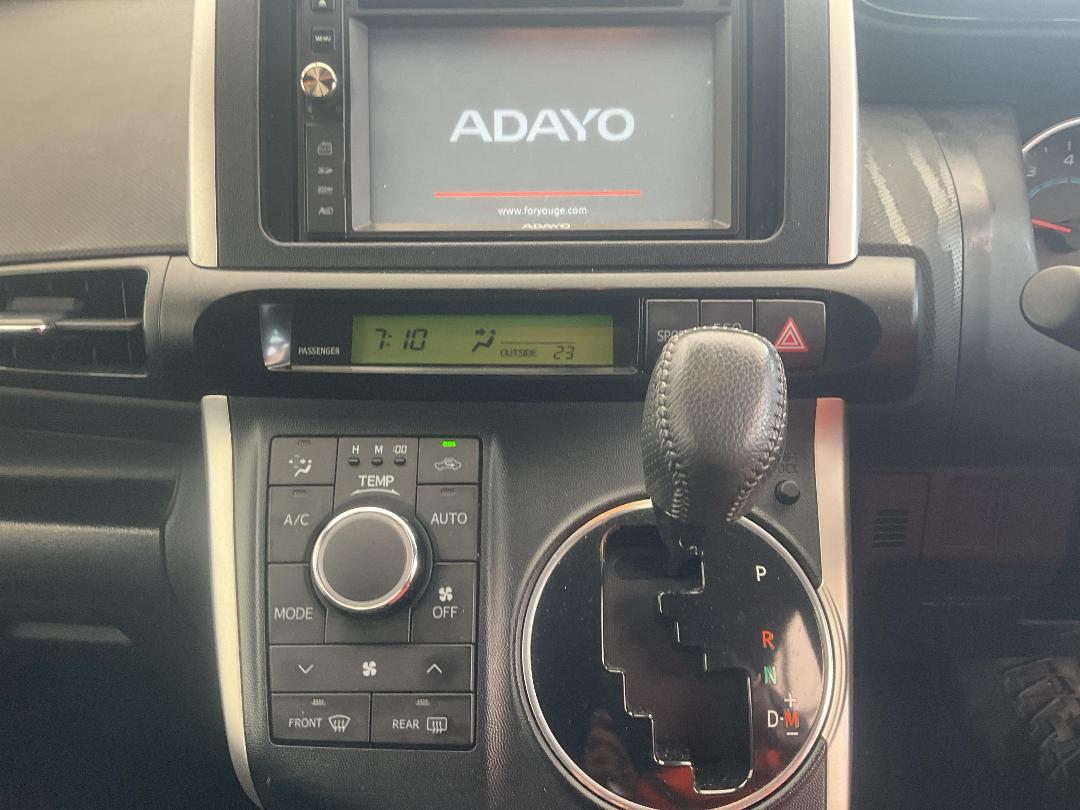 Photo '10' of Toyota Wish Photo '10' of Toyota Wish