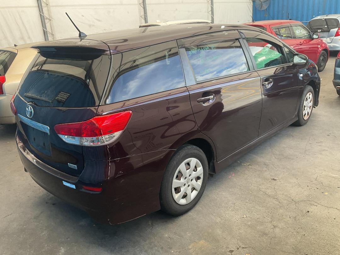 Photo '18' of Toyota Wish Photo '18' of Toyota Wish