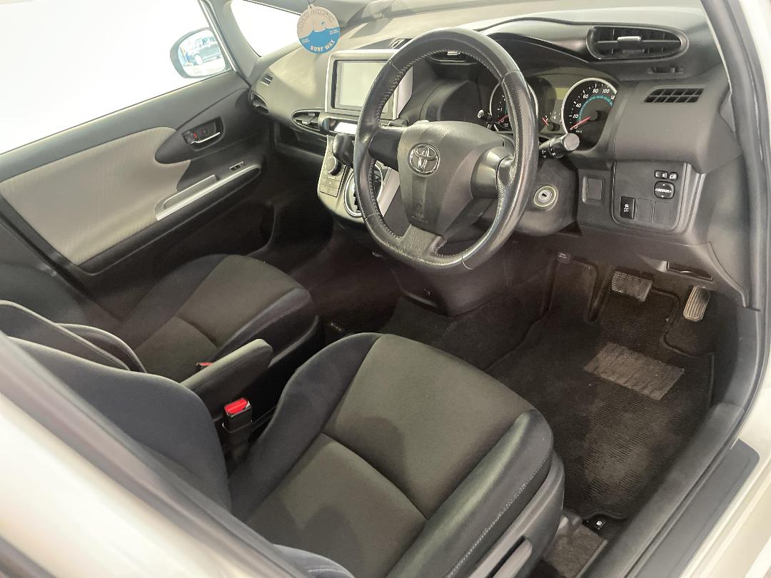 Photo '16' of Toyota Wish Photo '16' of Toyota Wish