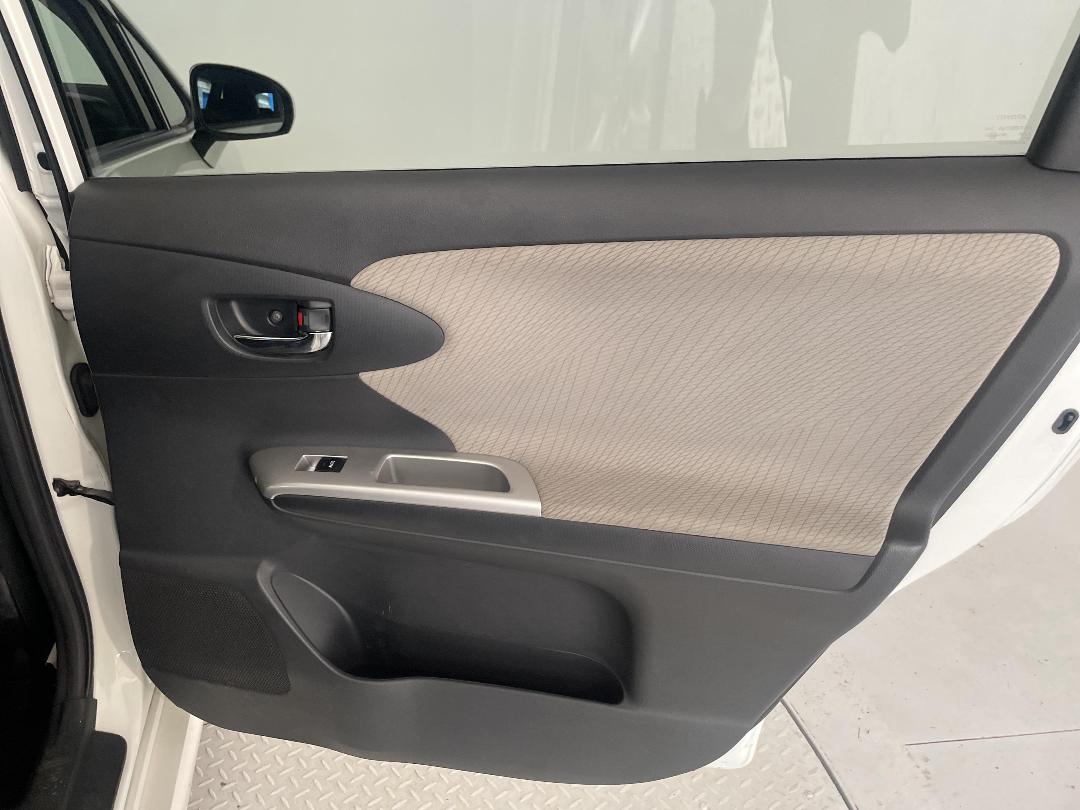 Photo '19' of Toyota Wish Photo '19' of Toyota Wish