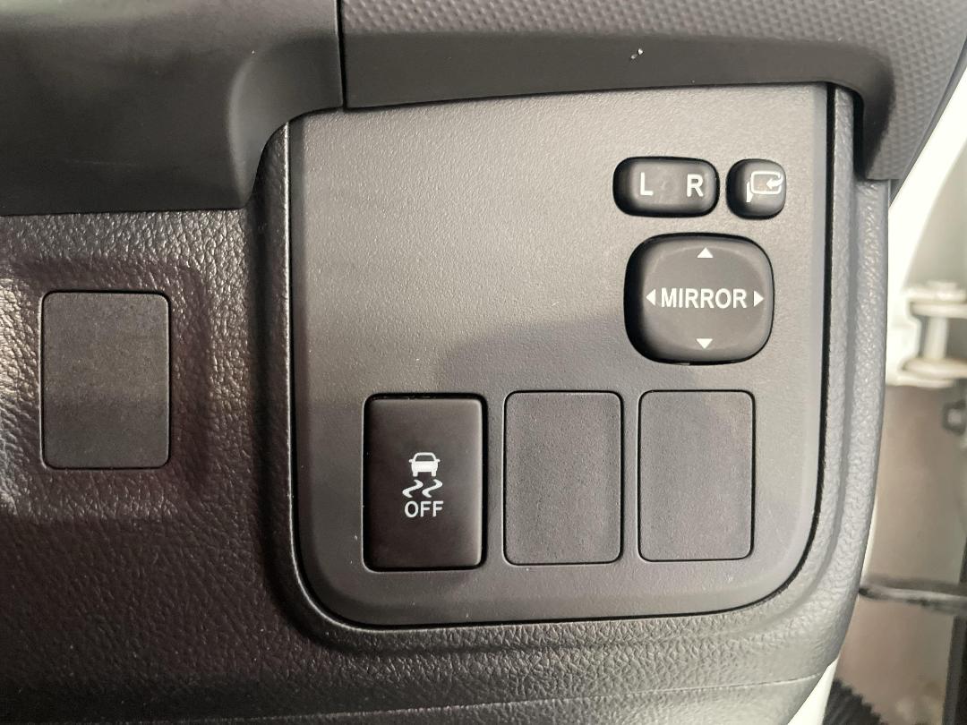 Photo '24' of Toyota Wish Photo '24' of Toyota Wish